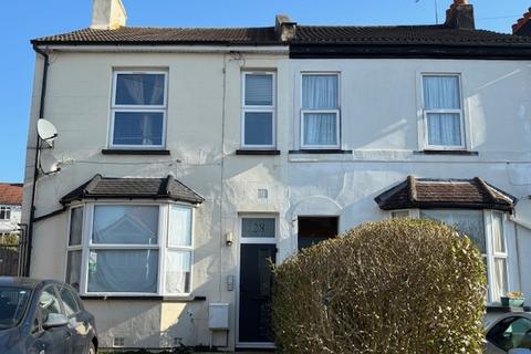 3 bedroom flat to rent, Egerton Road, South Norwood, SE25
