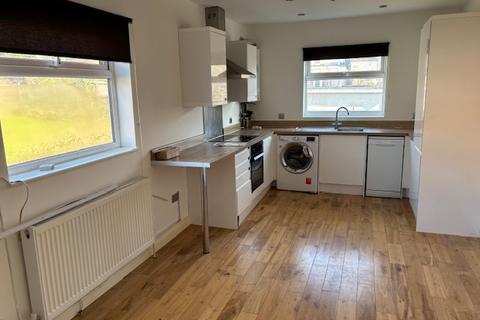3 bedroom flat to rent, Egerton Road, South Norwood, SE25