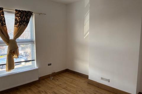 3 bedroom flat to rent, Egerton Road, South Norwood, SE25