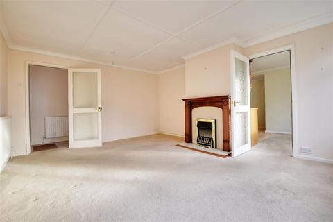 2 bedroom bungalow for sale, Oakhurst Road, Battle