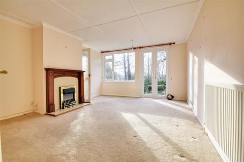 2 bedroom bungalow for sale, Oakhurst Road, Battle