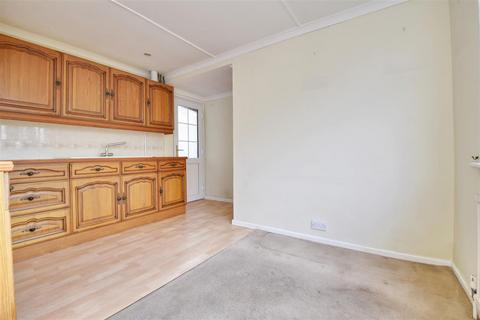 2 bedroom bungalow for sale, Oakhurst Road, Battle