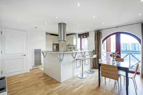 3 bedroom flat to rent, William Morris Way London SW6