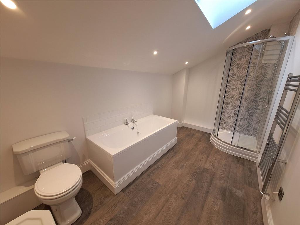 Family Bathroom 2