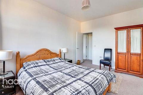 2 bedroom apartment to rent, Emmview Close, WOKINGHAM