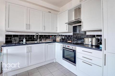 2 bedroom apartment to rent, Emmview Close, WOKINGHAM
