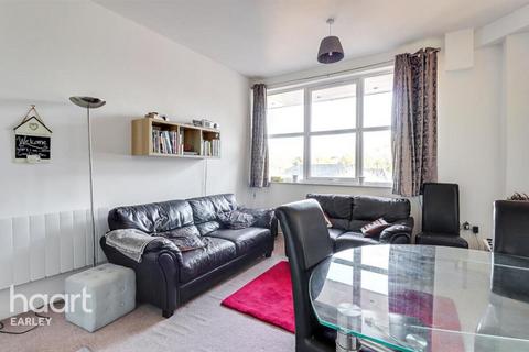 2 bedroom apartment to rent, Emmview Close, WOKINGHAM