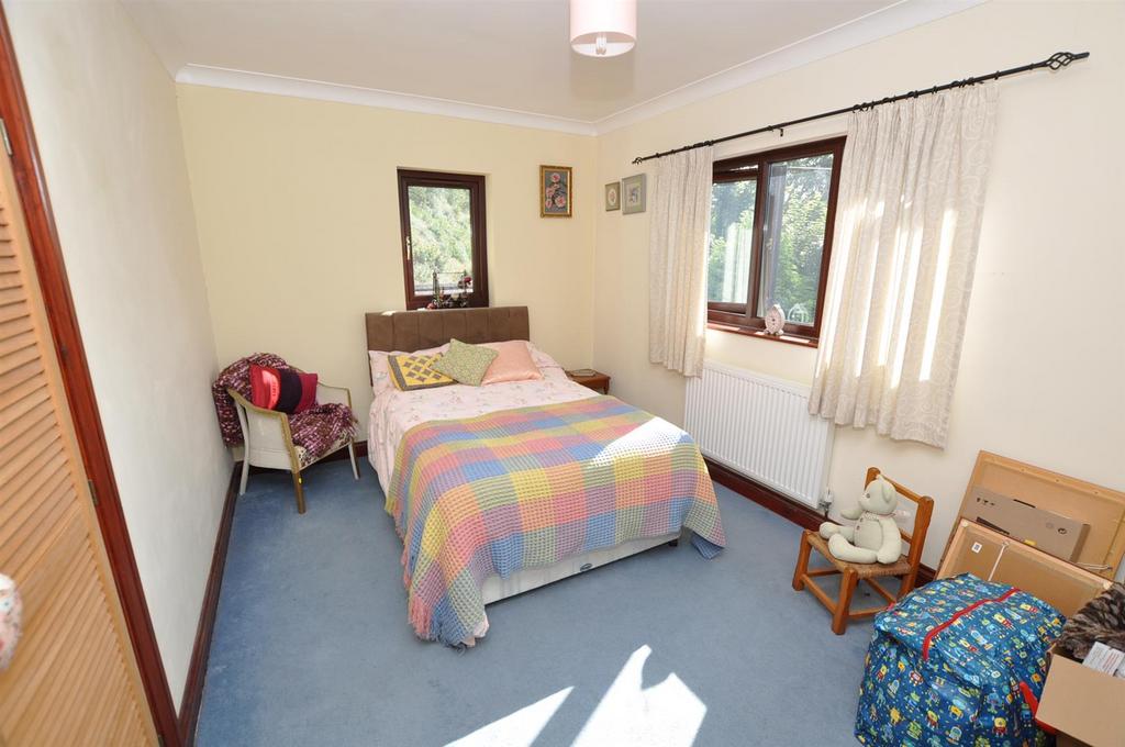 Front bedroom 2
