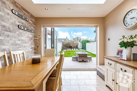 53 Warwick Road, Rainham, RM13 9XU