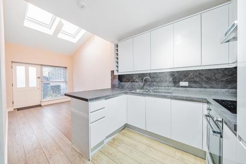 1 bedroom flat to rent, Backwater Place Kingston Upon Thames KT1