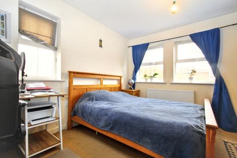 4 Morton Close, Uxbridge, UB8 3WR