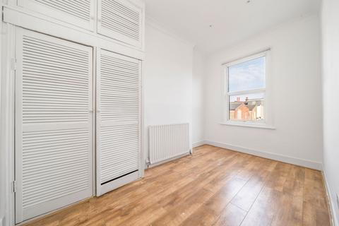 3 bedroom flat to rent, Huddlestone Road, London, NW2 5DL