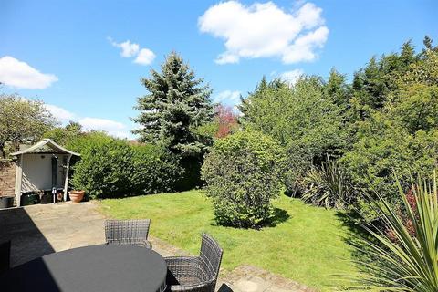 4 bedroom semi-detached house to rent, Midfield Way, Orpington, BR5 2QJ