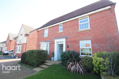 4 bedroom detached house to rent, Knight Close, Burton-on-Trent