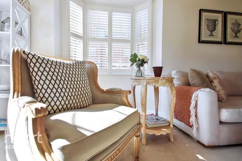 4 bedroom detached house to rent, Knight Close, Burton-on-Trent