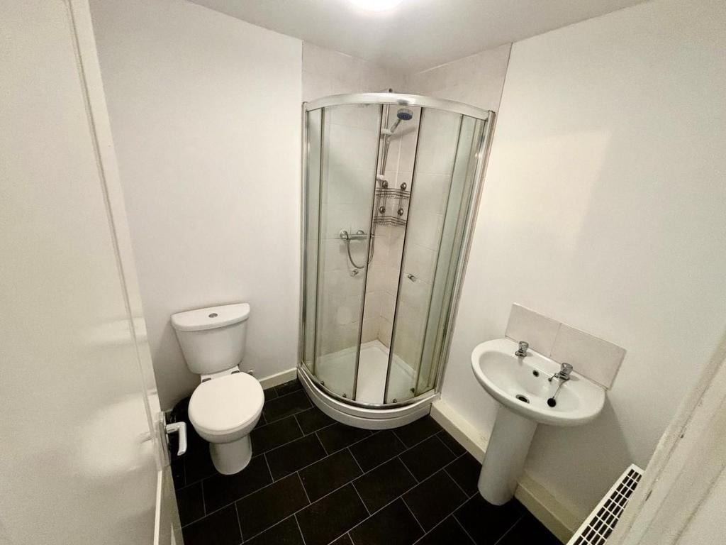 101b sicey shower.jpg