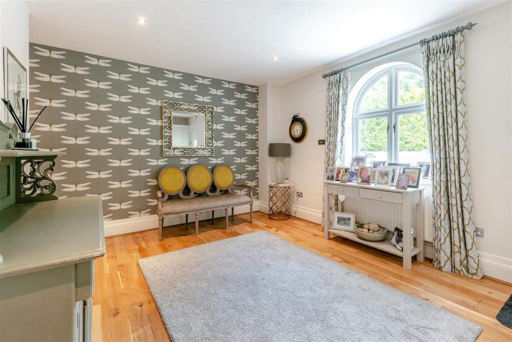 8567712-interior10.jpg