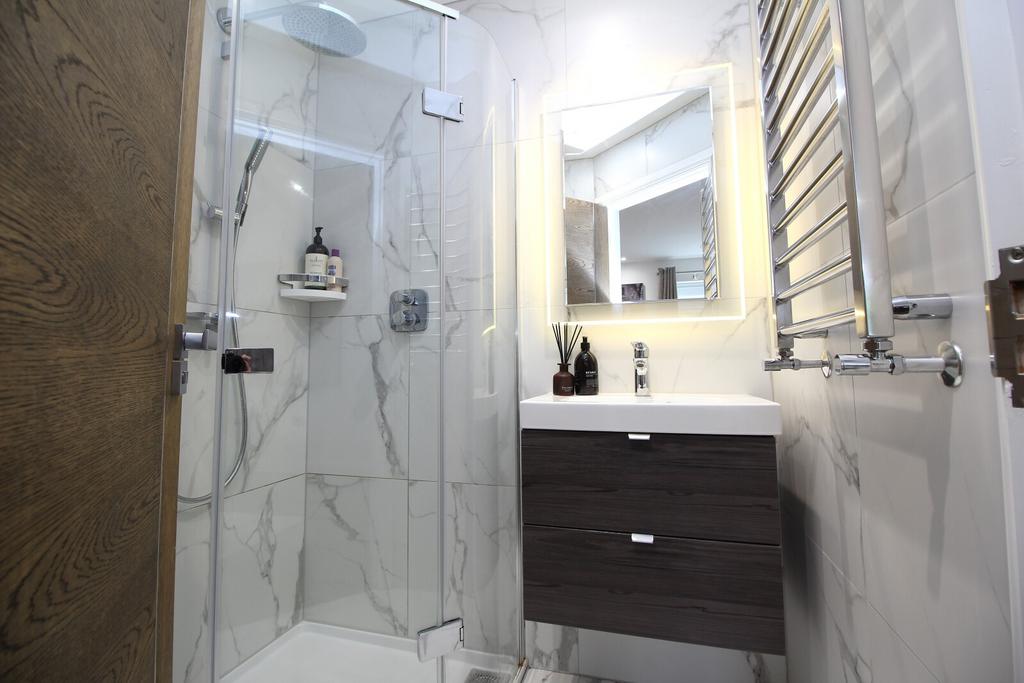En Suite Shower Room