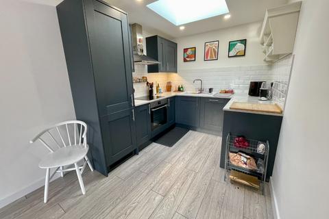 2 bedroom apartment for sale, Newsboy House, 106 Old Bedford Road, Luton, Bedfordshire, LU2 7FZ