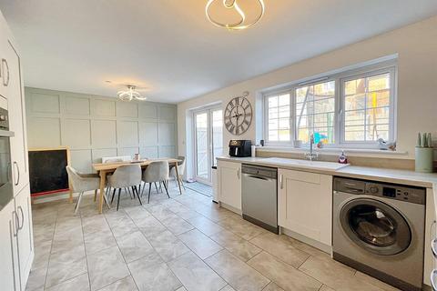 4 Bridge View, Undy, Caldicot, NP26 3FT
