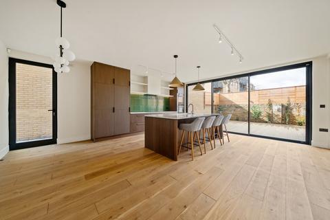 5 bedroom detached house to rent, Ravenscourt Square, Hammersmith W6