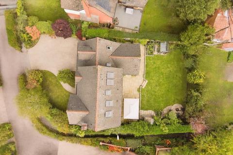 34 Whitefields Gate, Solihull, B91 3GE