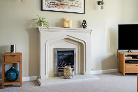 34 Whitefields Gate, Solihull, B91 3GE