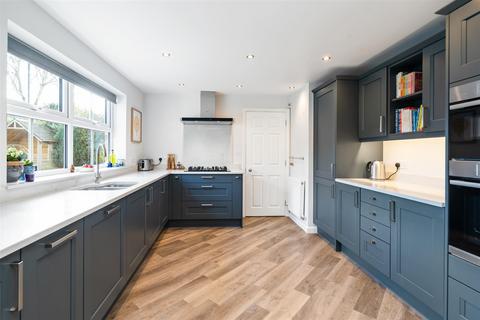 34 Whitefields Gate, Solihull, B91 3GE