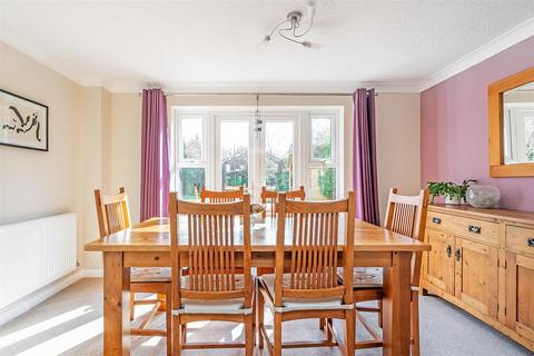34 Whitefields Gate, Solihull, B91 3GE