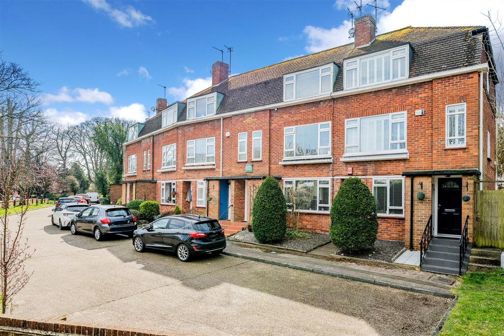 CHEYNE COURT,  (1).jpg