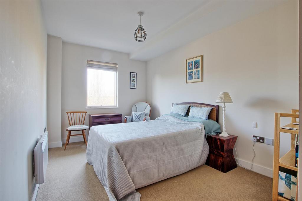 Bedroom 1.jpg