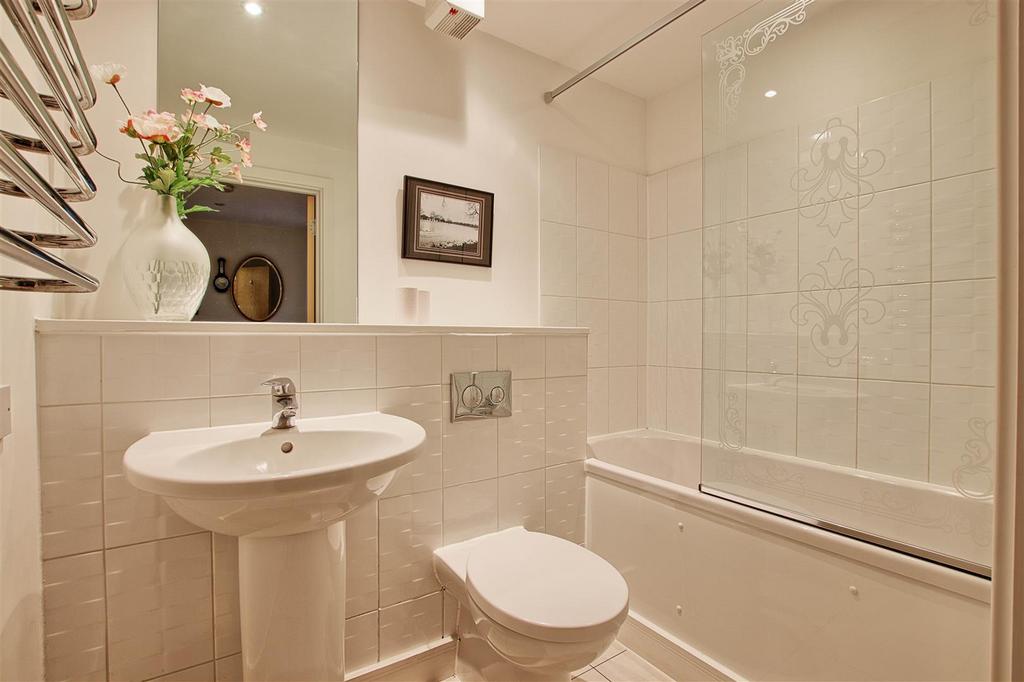 Bathroom.jpg