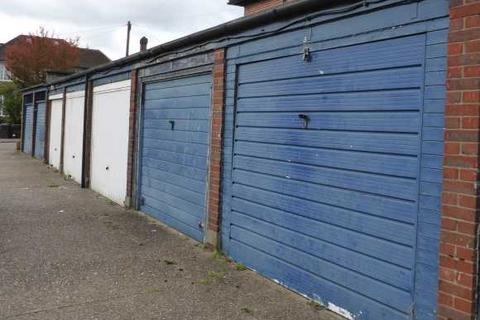 Garage to rent, North Circular Road, London N3