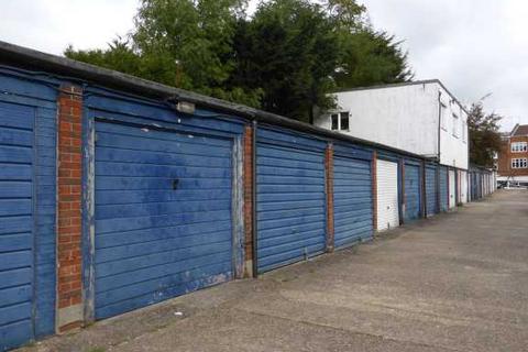 Garage to rent, North Circular Road, London N3