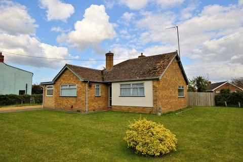 3 bedroom detached bungalow to rent, Winch Road, Gayton, PE32