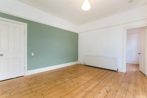 Flat 3, 13 Dornton Road, South Croydon, CR2 7DR