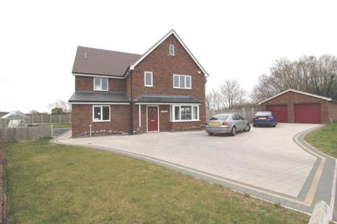 4 bedroom detached house for sale, Robinson Road, Brightlingsea CO7