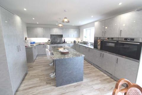 4 bedroom detached house for sale, Robinson Road, Brightlingsea CO7