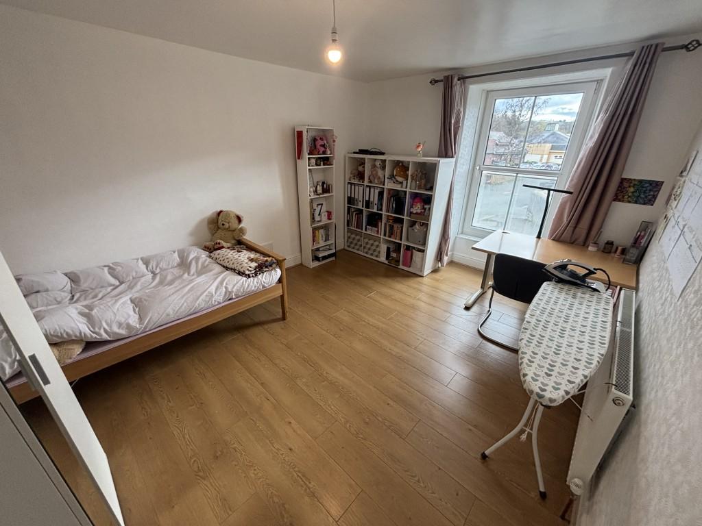 Front bedroom 2