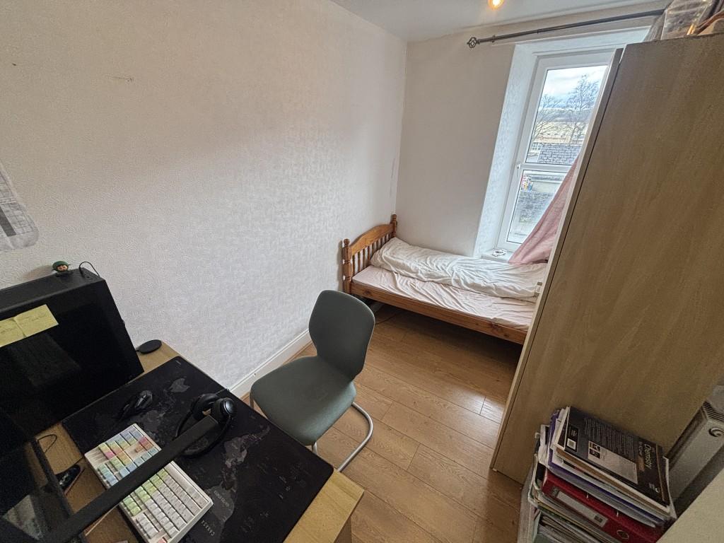 Front bedroom 3