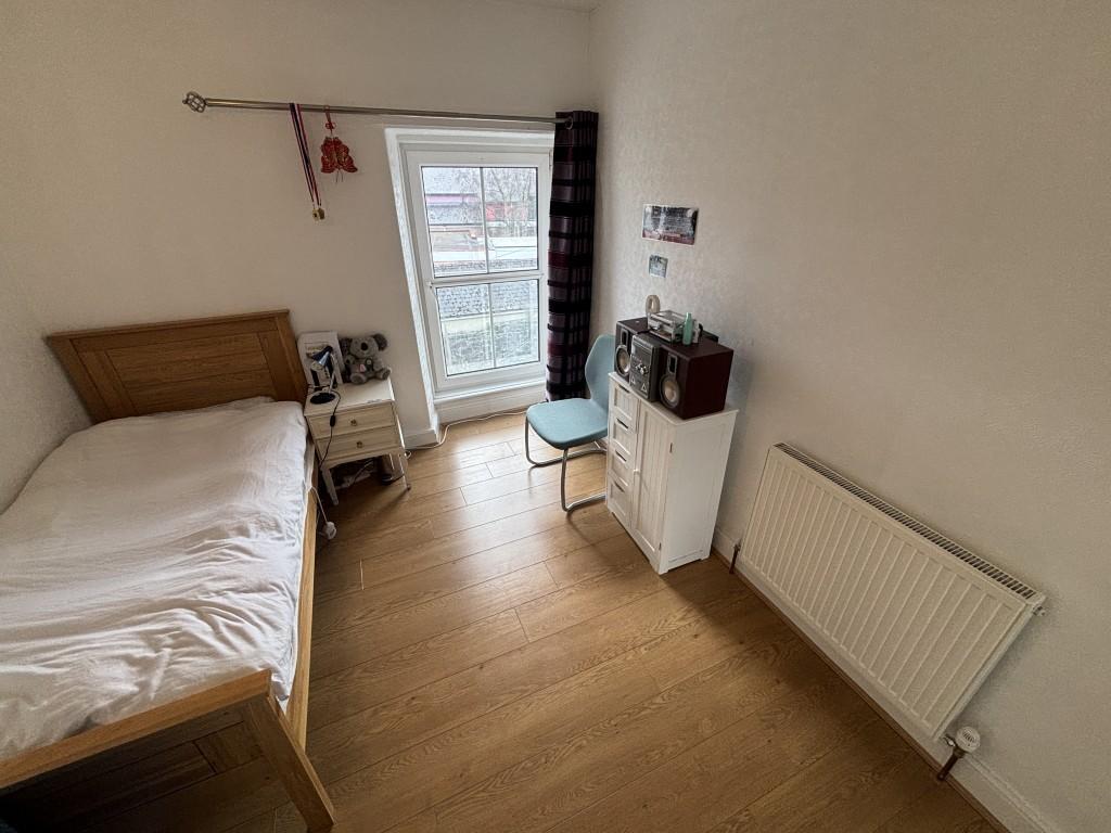 Front bedroom 6