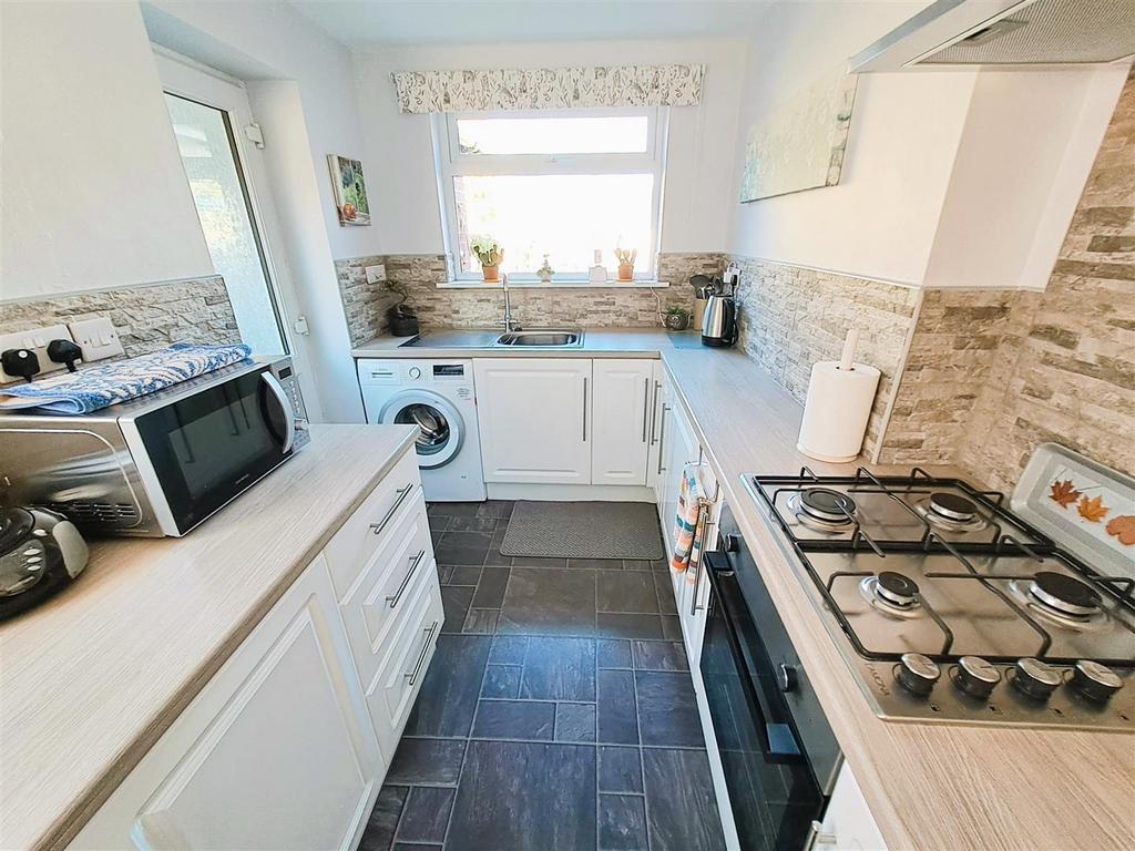 Re Fitted Kitchen
