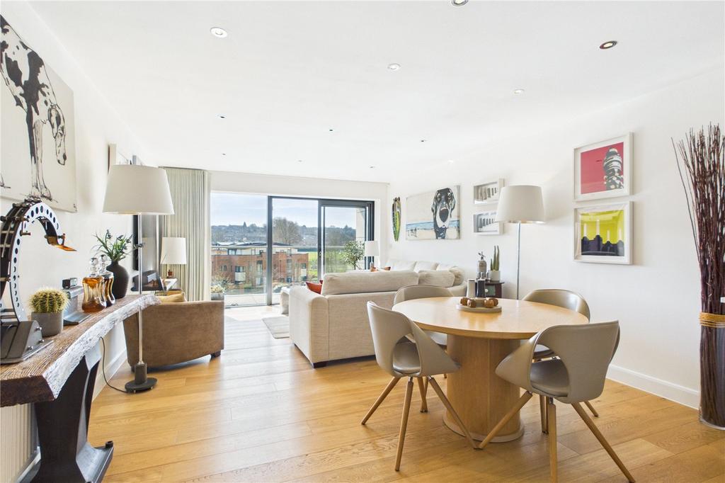 Living / Dining Area
