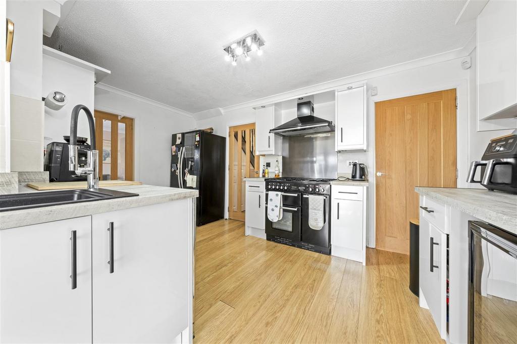 Kitchen 4.JPG