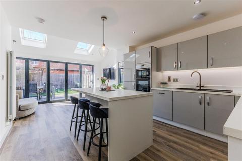 35 Hutton Road, Kineton, Warwick, CV35 0FE