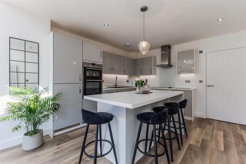 35 Hutton Road, Kineton, Warwick, CV35 0FE