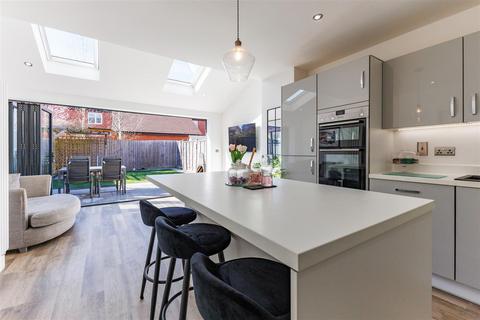 35 Hutton Road, Kineton, Warwick, CV35 0FE