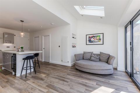 35 Hutton Road, Kineton, Warwick, CV35 0FE