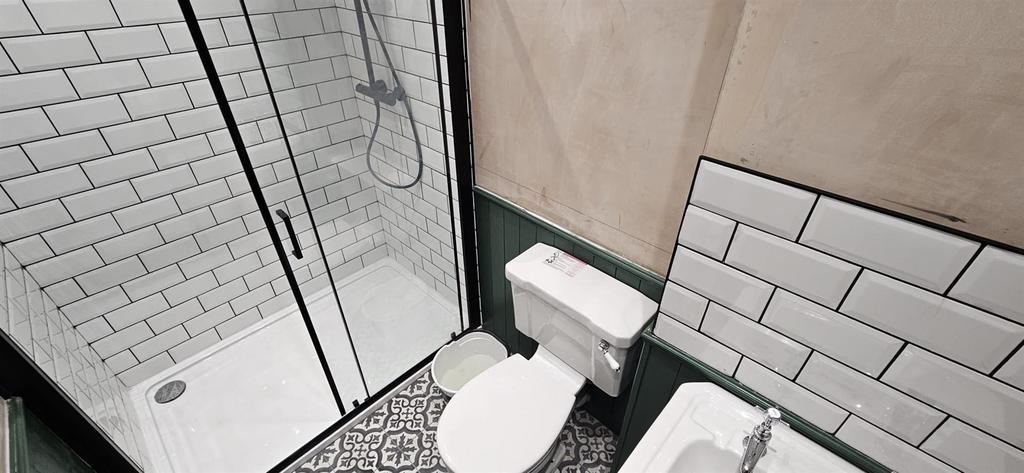 27 TL- Bathroom R2.jpeg