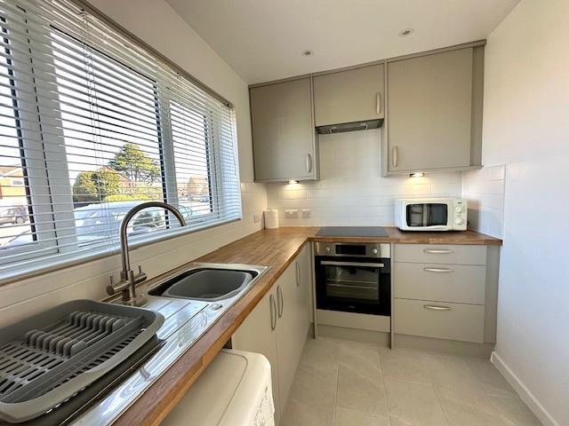 Kitchen 1.jpg